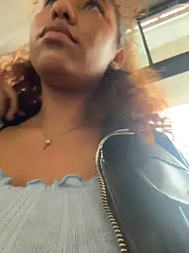 Snapshot of lauraltt chatting on 16, 12, 2025 lauraltt online show from 16, 12, 2025