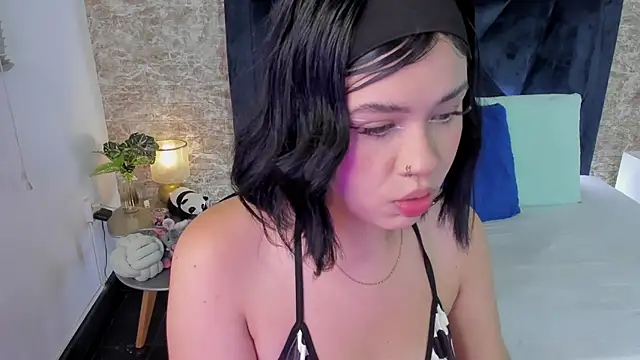 Lily Woodz online show from 22, 11, 2025