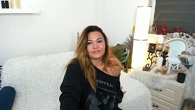 Snapshot of Aileen_Stone chatting on 28, 12, 2024 Aileen Stone online show from 28, 12, 2024