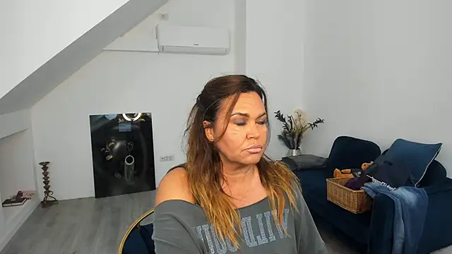 Snapshot of Aileen_Stone chatting on 17, 9, 2025 Aileen Stone online show from 17, 9, 2025