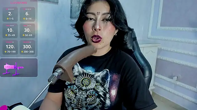 Lily Martinez online show from 23, 11, 2025