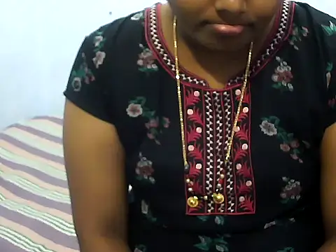 Snapshot of telugu_indhu_0001 chatting on 7, 10, 2025 telugu indhu 0001 online show from 7, 10, 2025