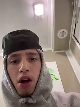 Snapshot of qbaby96 chatting on 7, 2, 2025 qbaby96 online show from 7, 2, 2025