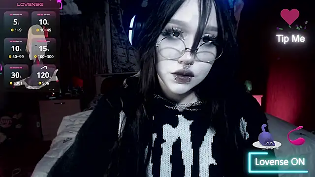 Snapshot of chloe_crystall_killer chatting on 27, 10, 2025 chloe crystall killer online show from 27, 10, 2025