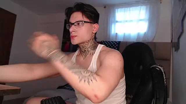 DennisWalkerr online show from 1, 1, 2025