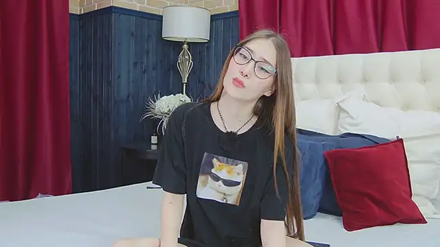 Snapshot of SashaMeow chatting on 2, 2, 2025 SashaMeow online show from 2, 2, 2025
