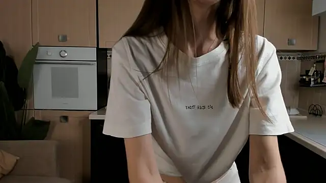 Snapshot of LinnGaillard chatting on 27, 12, 2024 LinnGaillard online show from 27, 12, 2024