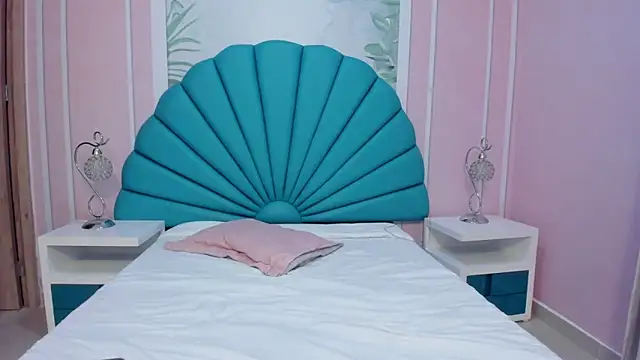 Daphne Fox  online show from 19, 2, 2025