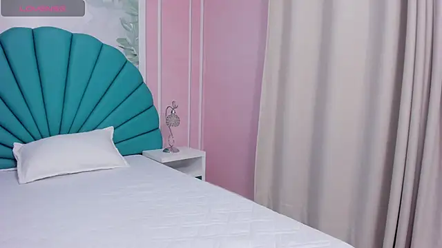 Daphne Fox  online show from 23, 2, 2025