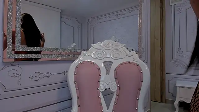 Daphne Fox  online show from 6, 3, 2025