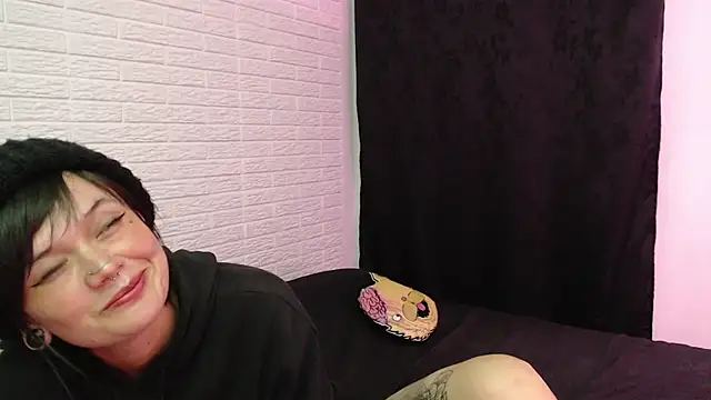 Snapshot of rousstattoo chatting on 6, 3, 2025 rousstattoo online show from 6, 3, 2025