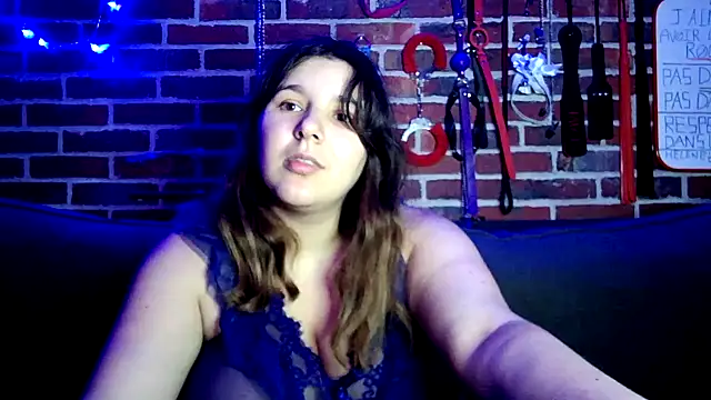 Snapshot of Heleneecesmecs2 chatting on 17, 11, 2025 Heleneecesmecs2 online show from 17, 11, 2025