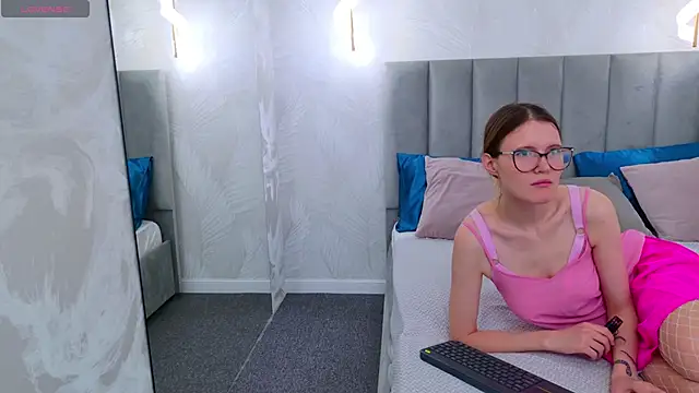 Snapshot of NellieLoyns chatting on 19, 1, 2025 NellieLoyns online show from 19, 1, 2025