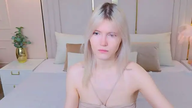 NellieLoyns online show from 4, 12, 2025