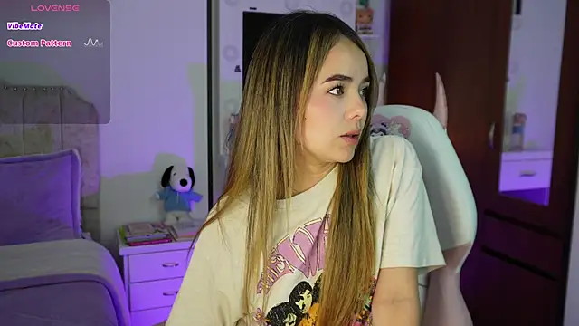 Snapshot of Hannah-Rose chatting on 2, 12, 2025 Hannah-Rose online show from 2, 12, 2025