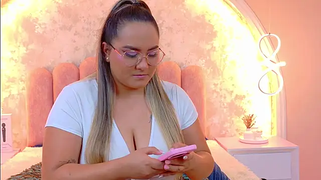 MiaLaurents online show from 10, 2, 2026