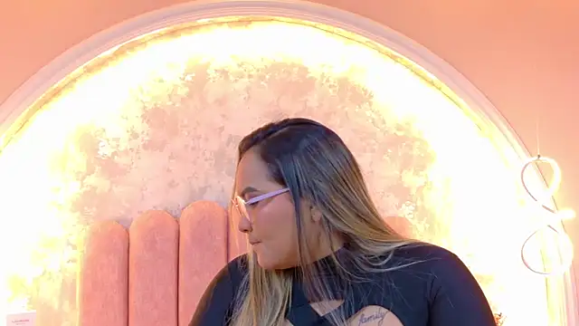 MiaLaurents online show from 4, 3, 2026