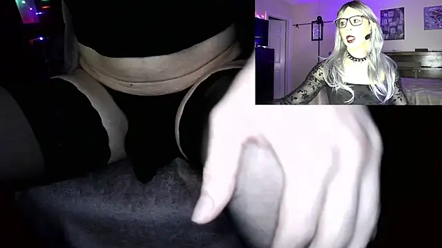 Snapshot of DominicaMolotov chatting on 16, 1, 2025 DominicaMolotov online show from 16, 1, 2025