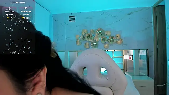 stefany duque1  online show from 7, 3, 2025