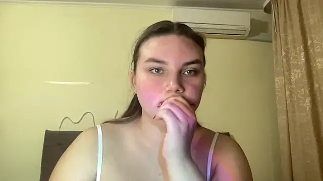 Snapshot of Dreamyblushfairy chatting on 3, 10, 2025 Dreamyblushfairy online show from 3, 10, 2025