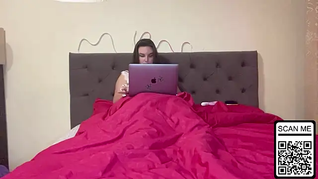 Snapshot of Dreamyblushfairy chatting on 7, 10, 2025 Dreamyblushfairy online show from 7, 10, 2025