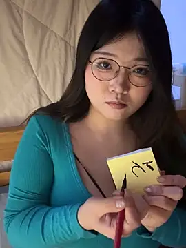 Snapshot of Happyou2 chatting on 1, 2, 2025 Happyou2 online show from 1, 2, 2025