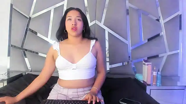 Snapshot of IsabellRodriguez18 chatting on 14, 1, 2025 IsabellRodriguez18 online show from 14, 1, 2025
