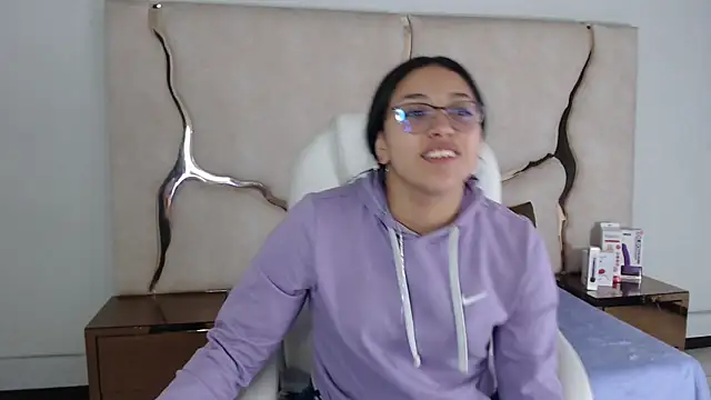 Snapshot of IsabellRodriguez18 chatting on 5, 3, 2025 IsabellRodriguez18 online show from 5, 3, 2025