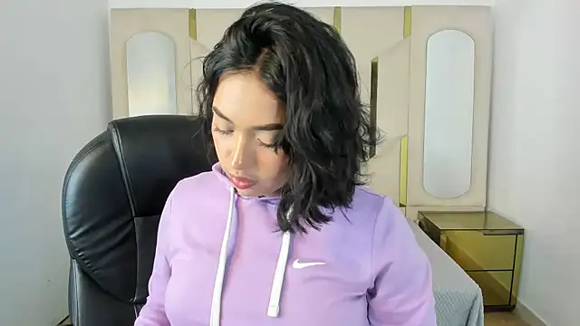 IsabellRodriguez18 online show from 23, 10, 2025