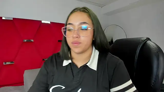 IsabellRodriguez18 online show from 10, 1, 2026