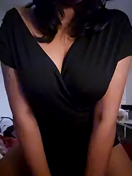 Snapshot of lizzzziee chatting on 28, 12, 2024 lizzzziee online show from 28, 12, 2024