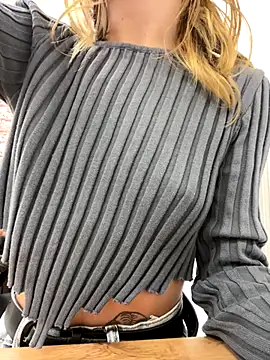 KiraMyers online show from 9, 10, 2025