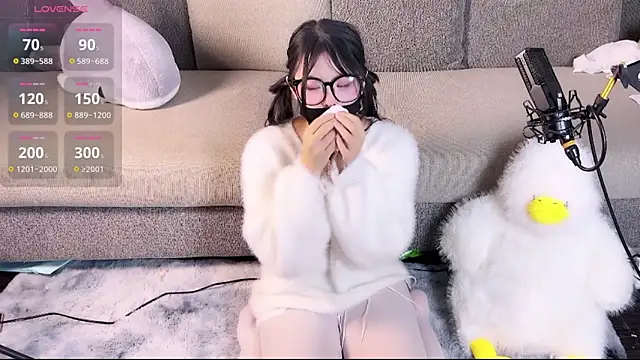 Yu UwU  online show from 12, 1, 2025