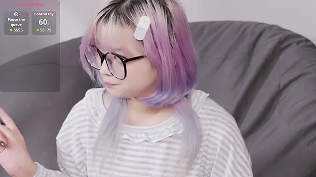 Yu UwU  online show from 5, 10, 2025