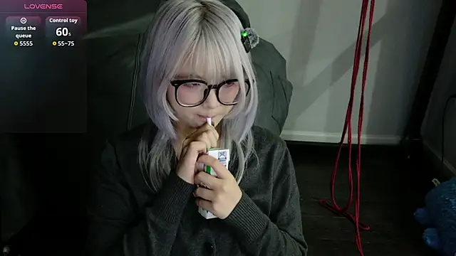 Yu UwU  online show from 8, 11, 2025