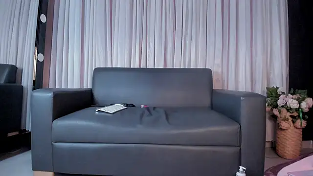 Samantha  cooper online show from 25, 2, 2025