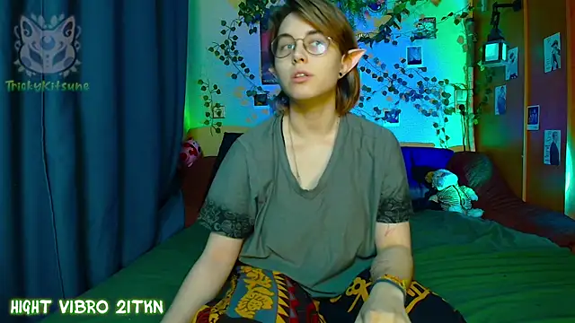 Snapshot of TrickyKitsune chatting on 11, 5, 2026 TrickyKitsune online show from 11, 5, 2026