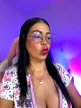 Snapshot of KarolRubi1 chatting on 6, 11, 2025 KarolRubi1 online show from 6, 11, 2025