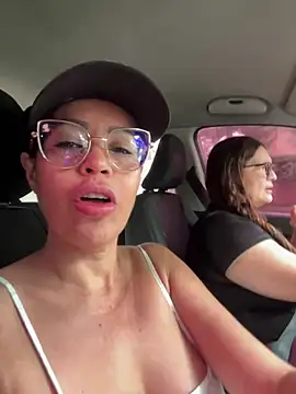 Snapshot of KarolRubi1 chatting on 19, 11, 2025 KarolRubi1 online show from 19, 11, 2025