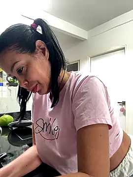 Snapshot of KarolRubi1 chatting on 22, 11, 2025 KarolRubi1 online show from 22, 11, 2025