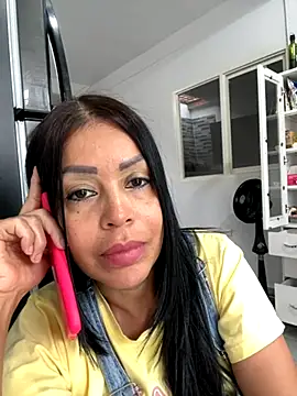 Snapshot of KarolRubi1 chatting on 27, 11, 2025 KarolRubi1 online show from 27, 11, 2025