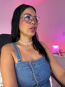 Snapshot of KarolRubi1 chatting on 12, 4, 2026 KarolRubi1 online show from 12, 4, 2026