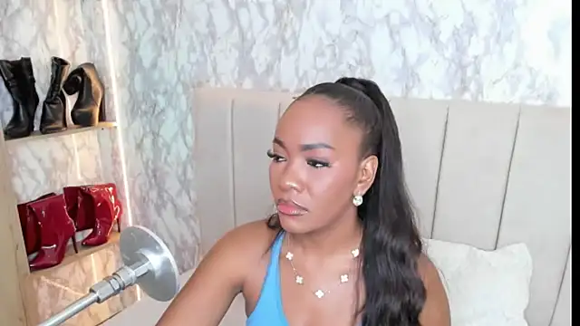 whiitneyfox online show from 27, 10, 2025