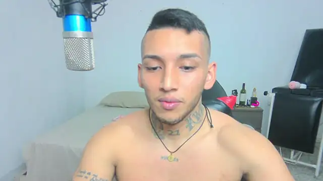 Snapshot of David_Adams2003 chatting on 2, 3, 2025 David Adams2003 online show from 2, 3, 2025