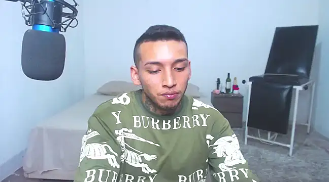 Snapshot of David_Adams2003 chatting on 7, 3, 2025 David Adams2003 online show from 7, 3, 2025