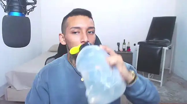 Snapshot of David_Adams2003 chatting on 9, 3, 2025 David Adams2003 online show from 9, 3, 2025