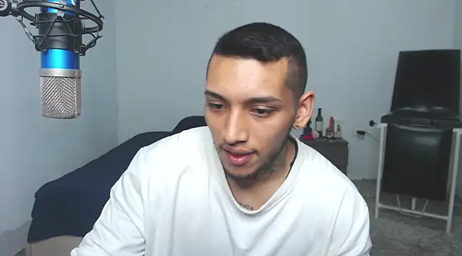 Snapshot of David_Adams2003 chatting on 18, 3, 2025 David Adams2003 online show from 18, 3, 2025