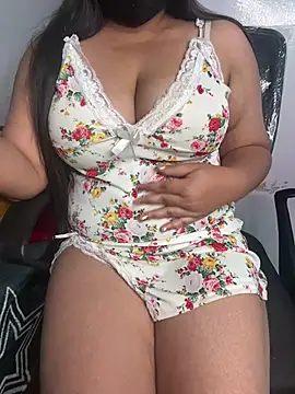 Snapshot of tanvihot2 chatting on 8, 5, 2026 tanvihot2 online show from 8, 5, 2026