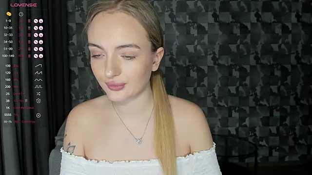 Snapshot of A_delina chatting on 4, 11, 2025 A delina online show from 4, 11, 2025