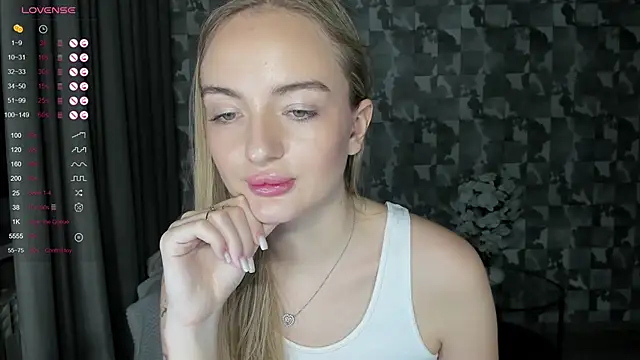 Snapshot of A_delina chatting on 13, 11, 2025 A delina online show from 13, 11, 2025